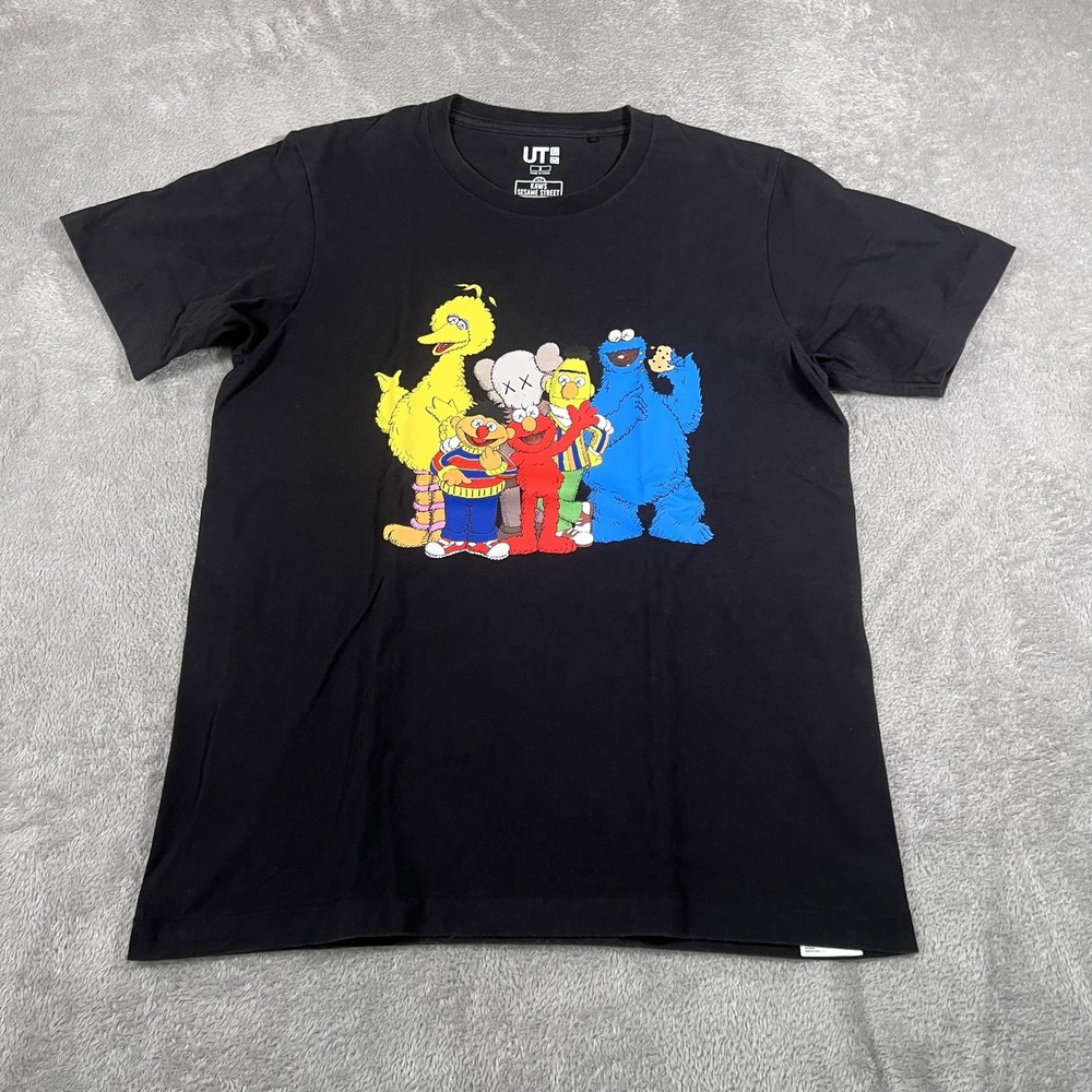 KAWS x Sesame Street Uniqlo UT‎ Shirt Mens Small Black Elmo Cookie Big Bird